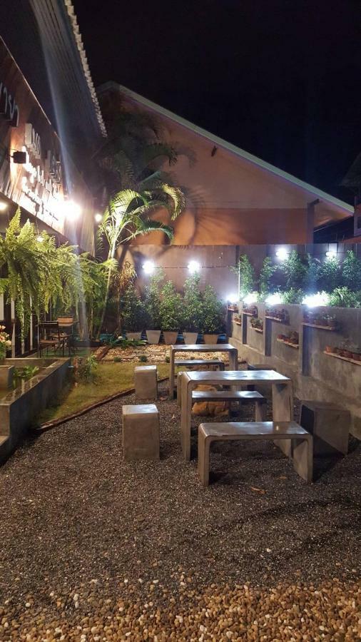 Maya Bed And Food Hostel Chiang Mai Zewnętrze zdjęcie