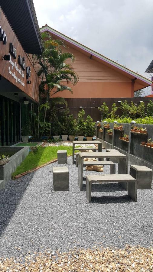 Maya Bed And Food Hostel Chiang Mai Zewnętrze zdjęcie